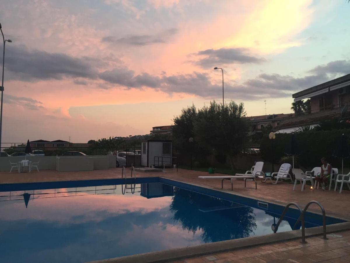 Elegant Apartment In Residence With Pool Acireale Eksteriør billede